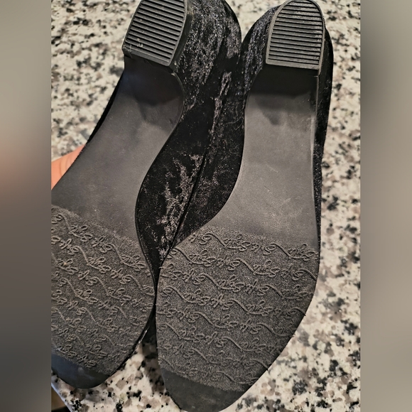 Hush Puppies Soft Style Sz 7.5 Black Velvet Short Heels - Picture 7 of 10
